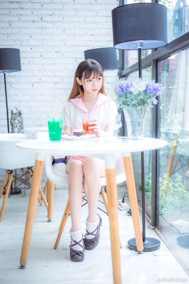 岁月极美，在于它必然的流逝。春花秋月夏日冬雪。